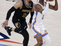 开云体育平台APP-包含猛龙后卫多次抢断，防守犀利，助队成为锋线利刃的词条