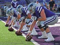 开云体育在线-国外球场上比赛场面火爆上演