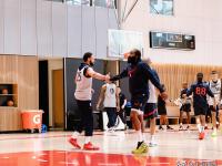 开云体育平台APP-洛杉矶快船队球员集体训练备战，冲刺季后赛