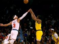 开云体育平台APP-疯狂三分球!美国篮球选手不辱使命得分