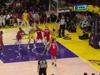 开云APP-火箭主场不敌开拓者，遭遇两连败