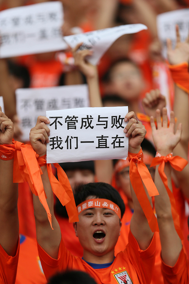 球队面对劲敌艰难取胜，实力得到认可