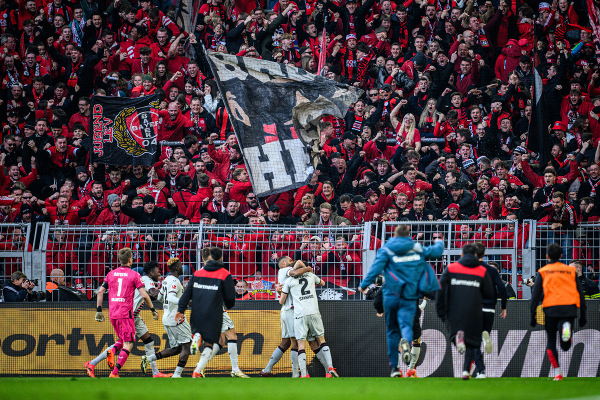 利物浦主场气氛火爆，球迷狂热助威