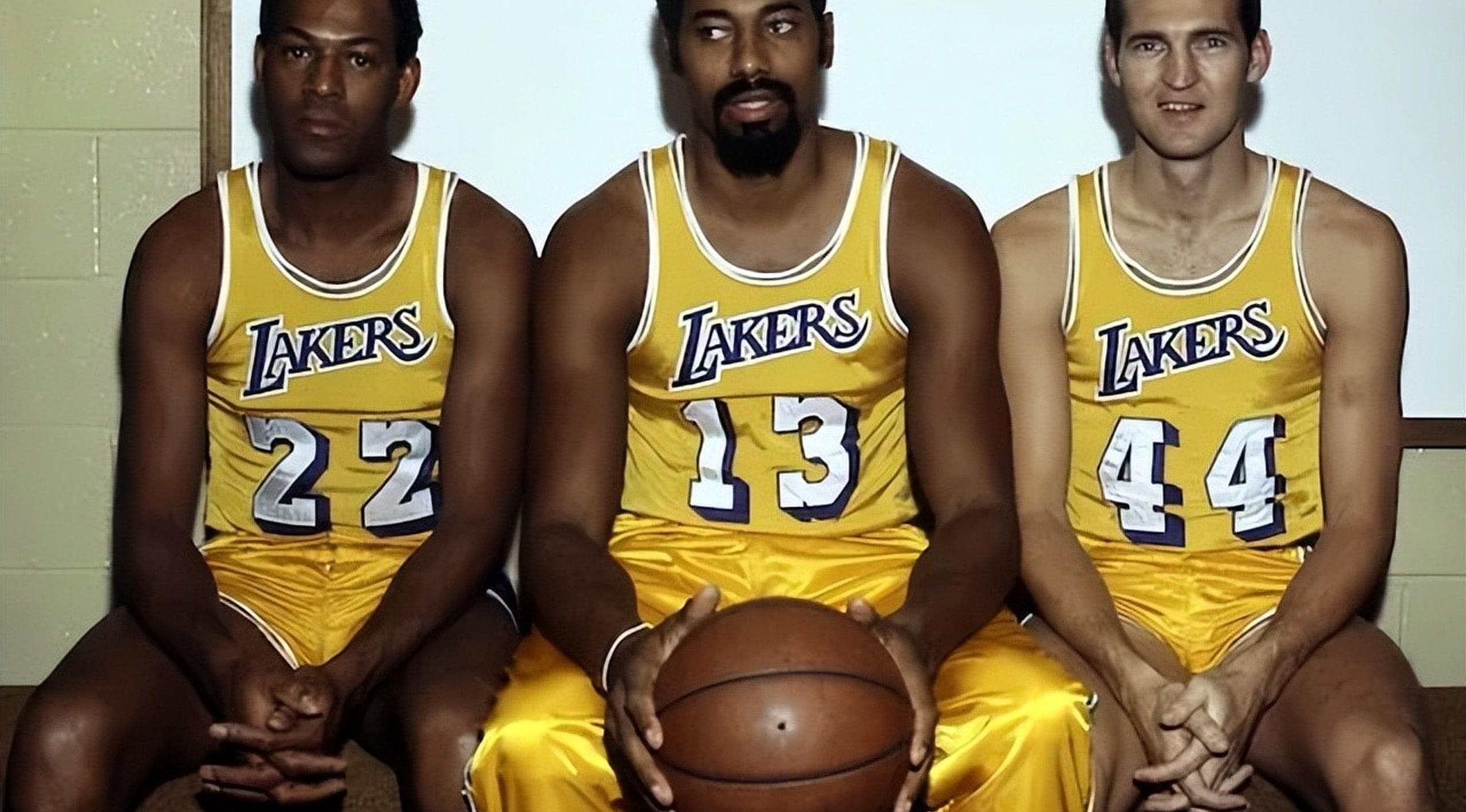 NBA传奇球员团队亮相,全明星赛场燃烧热情 NBA传奇球员团队亮相,全明星赛场燃烧热情