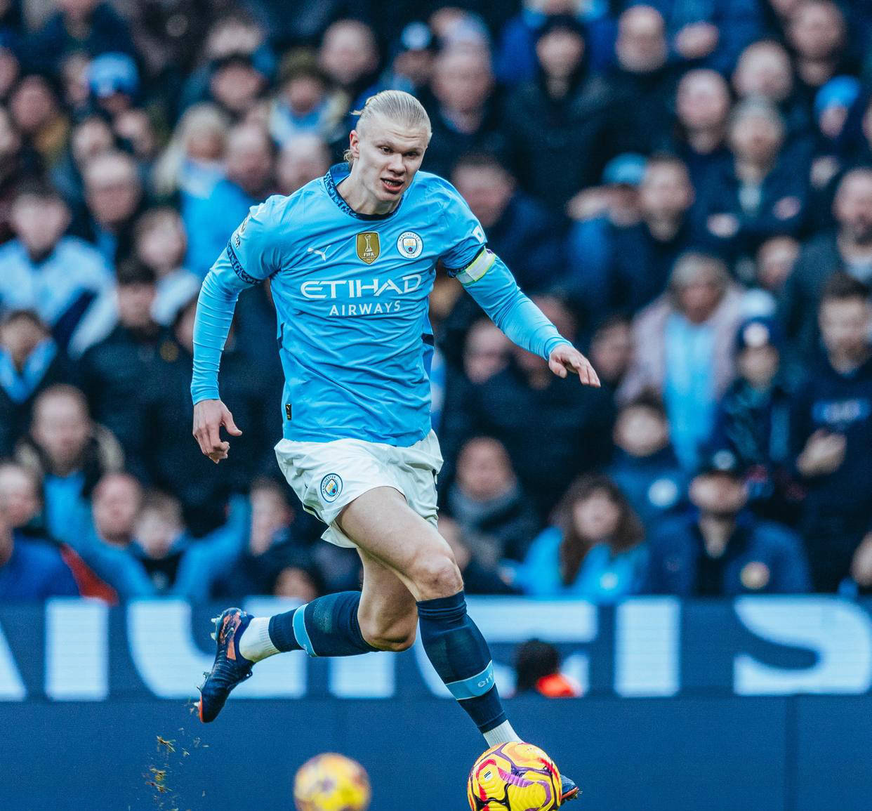 曼城展现实力，携手冲击前四