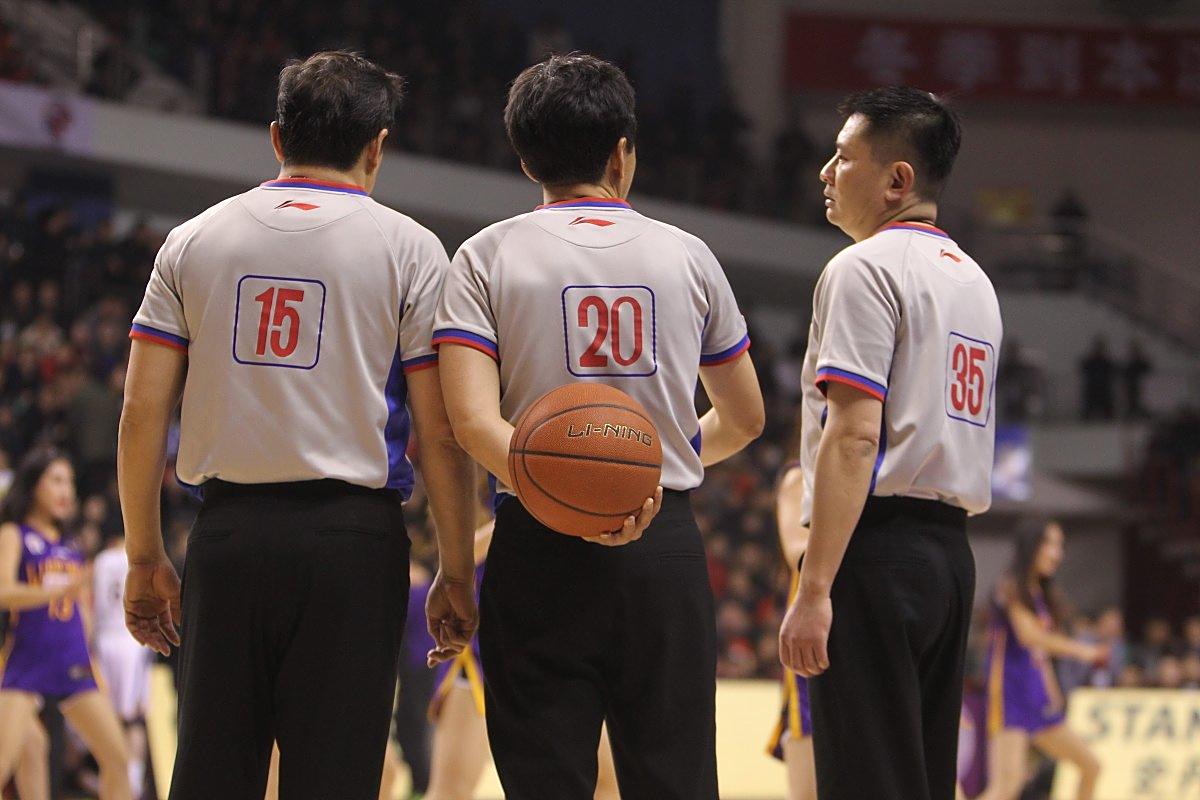 重庆男篮不畏强敌,夺回胜利 重庆男篮不畏强敌,夺回胜利