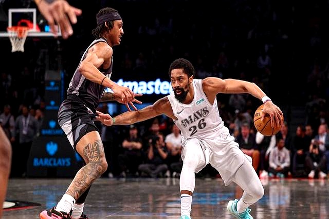 篮网险胜独行侠逼近总决赛