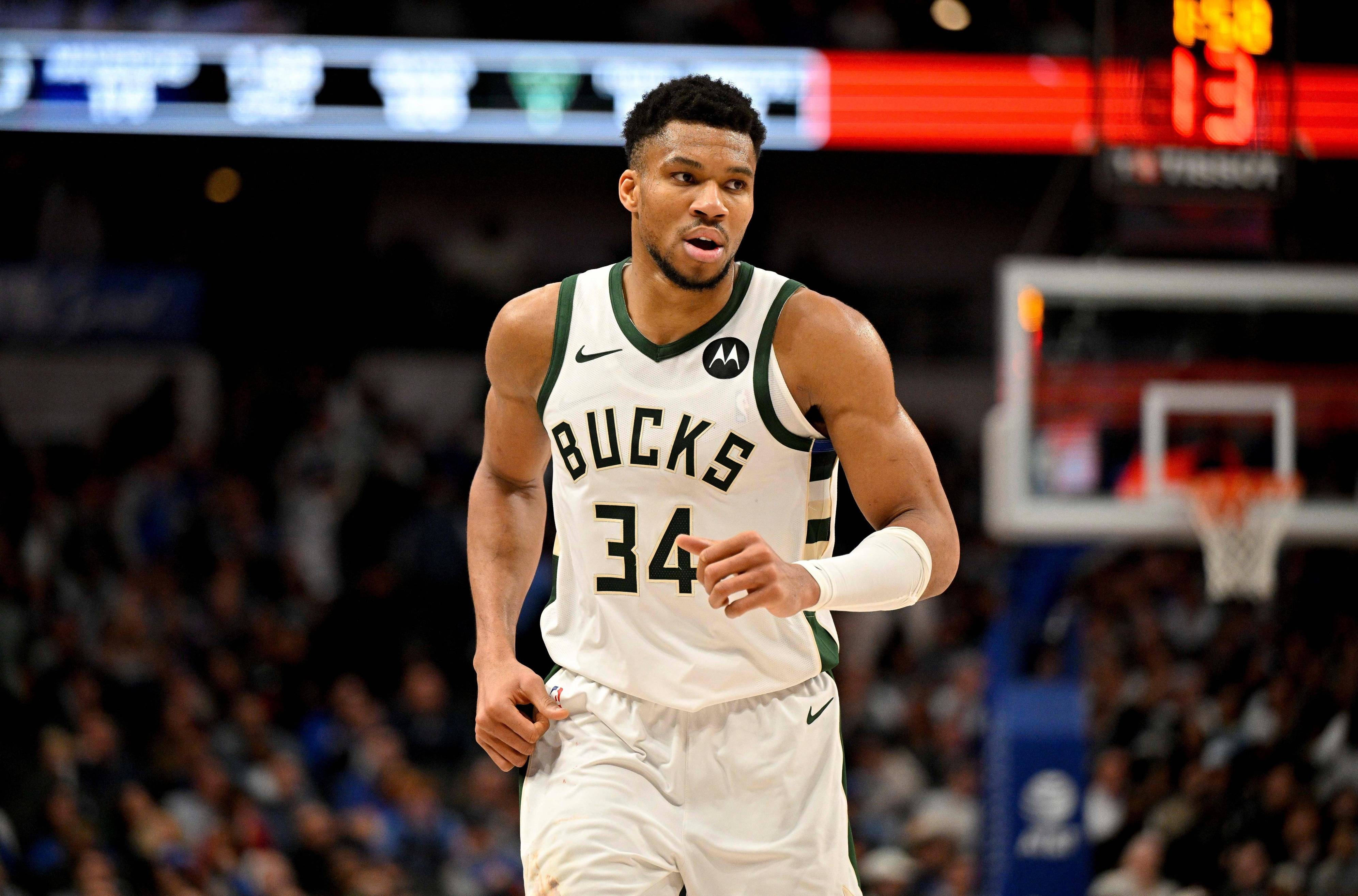 雄鹿力克独行侠,继续不败 雄鹿力克独行侠,继续不败