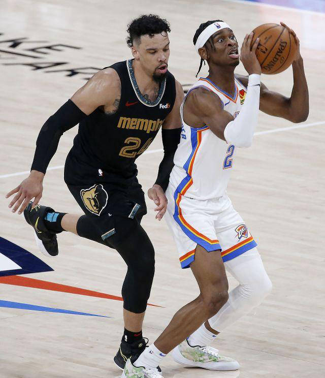 包含猛龙后卫多次抢断，防守犀利，助队成为锋线利刃的词条